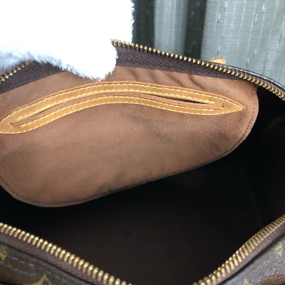 Louis Vuitton Speedy 30 Handbag. Brown & Tan, Monogram. 12 x 9 x 8. Good Shape. - Picture 6 of 16